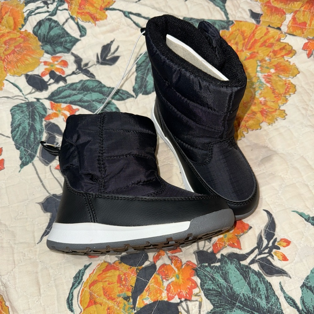Toddler Size 8 Black Snow Boots